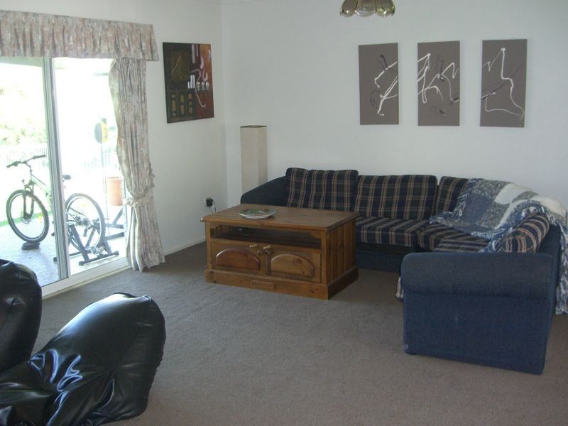 6 Edward, Young NSW 2594