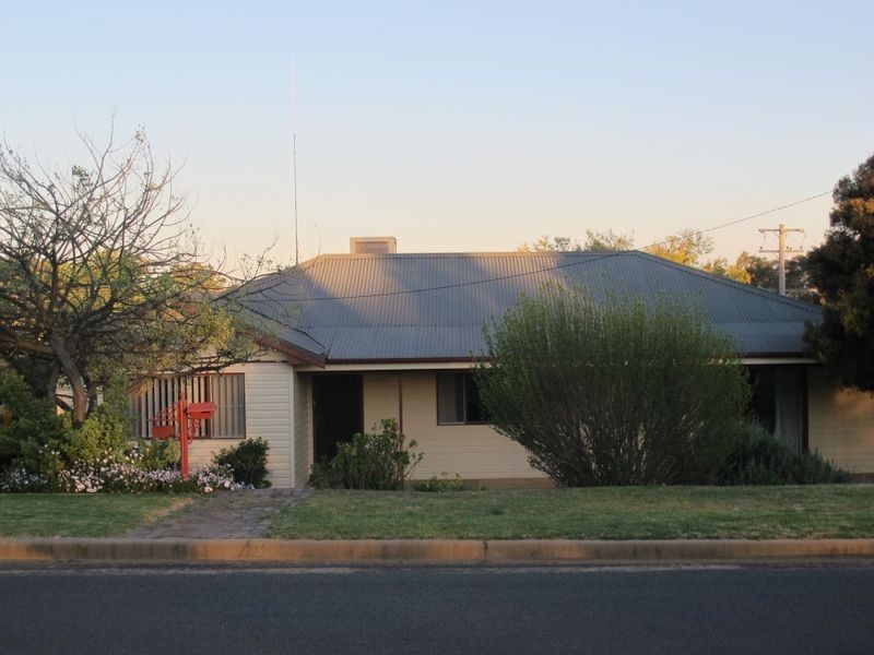 45 Fontenoy Street, Young NSW 2594