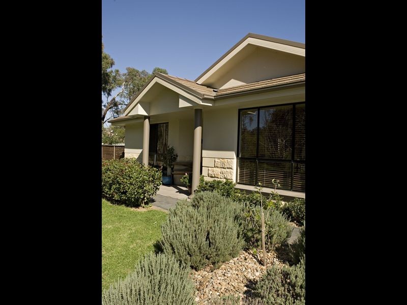 97a Binalong Street, Young NSW 2594