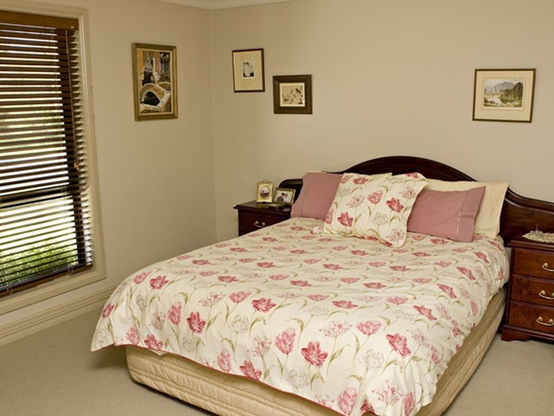 97a Binalong Street, Young NSW 2594