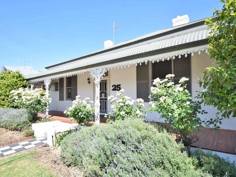 25 Wombat Street, Young NSW 2594