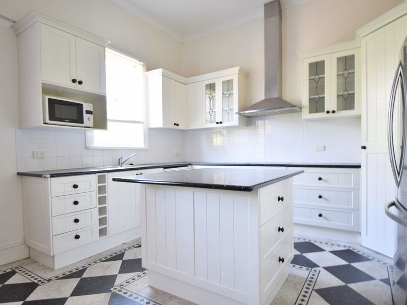 25 Wombat Street, Young NSW 2594