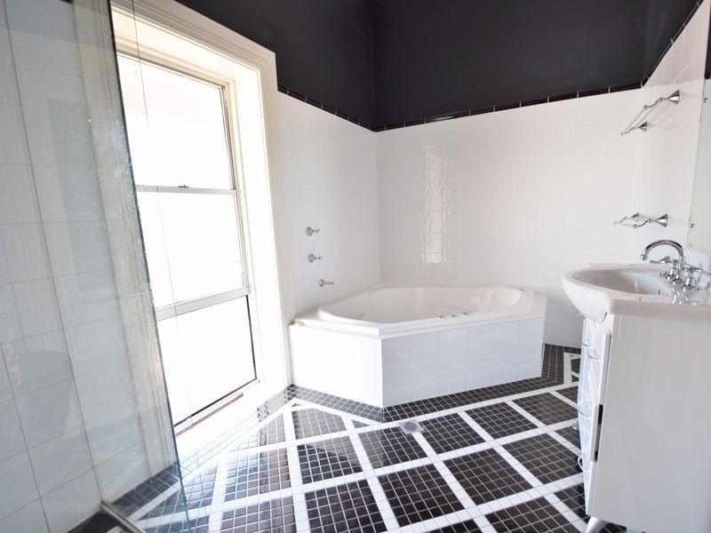 25 Wombat Street, Young NSW 2594