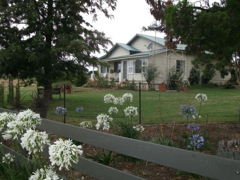 5 Pine Rd, Young NSW 2594