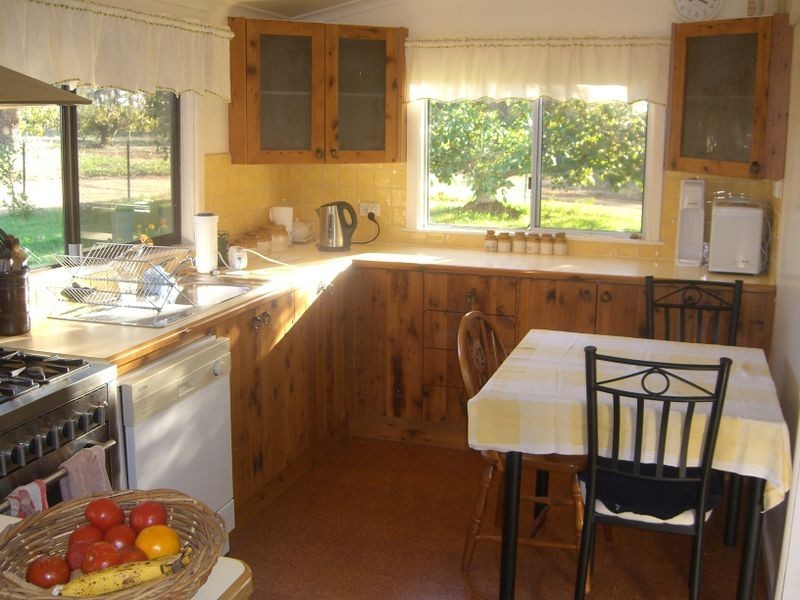 5 Pine Rd, Young NSW 2594
