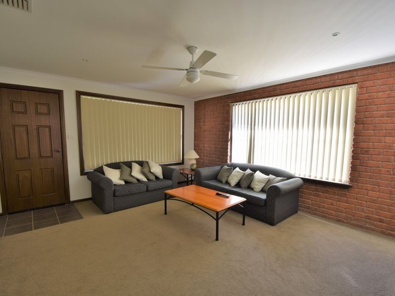 10a Hayden Place, Young NSW 2594