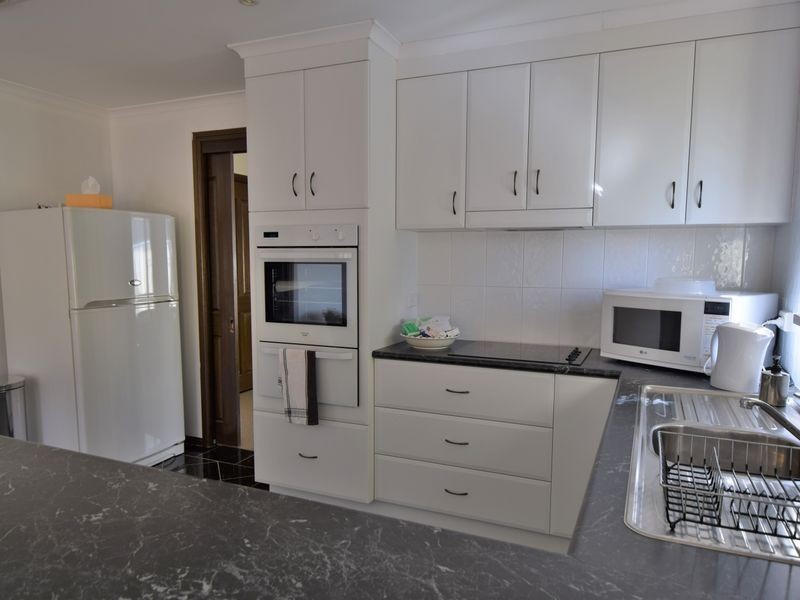 10a Hayden Place, Young NSW 2594