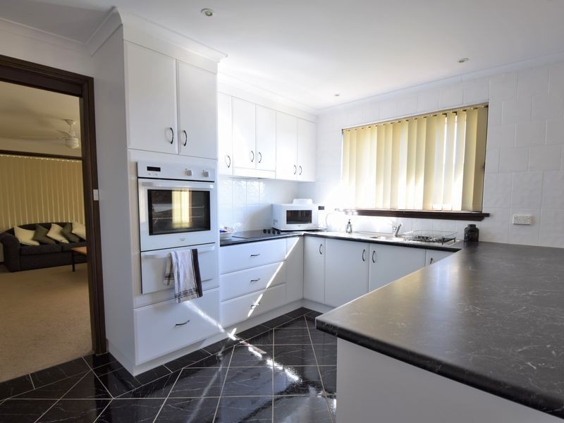 10a Hayden Place, Young NSW 2594