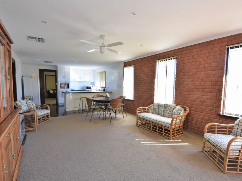 10a Hayden Place, Young NSW 2594