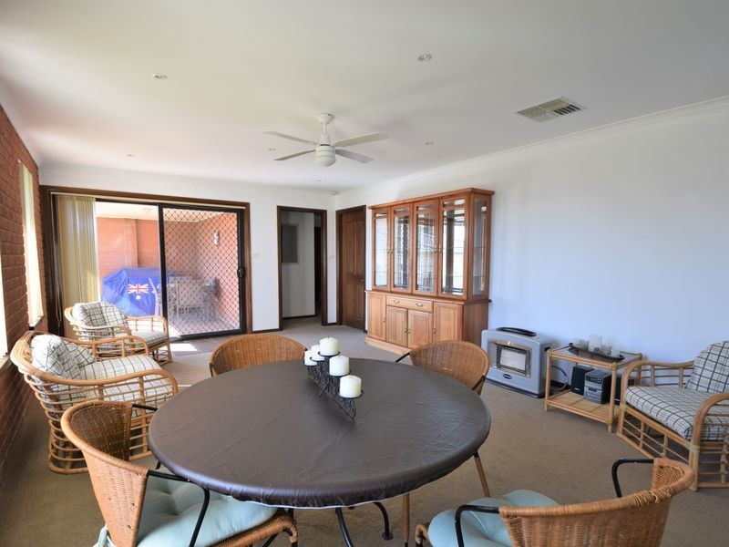 10a Hayden Place, Young NSW 2594