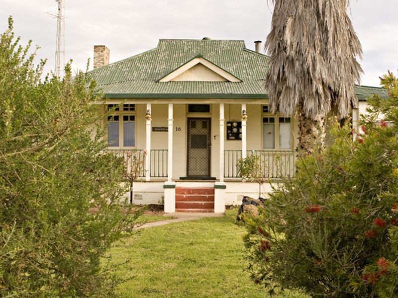 16 Currawong Street, Young NSW 2594
