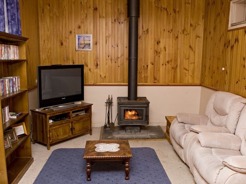 16 Currawong Street, Young NSW 2594