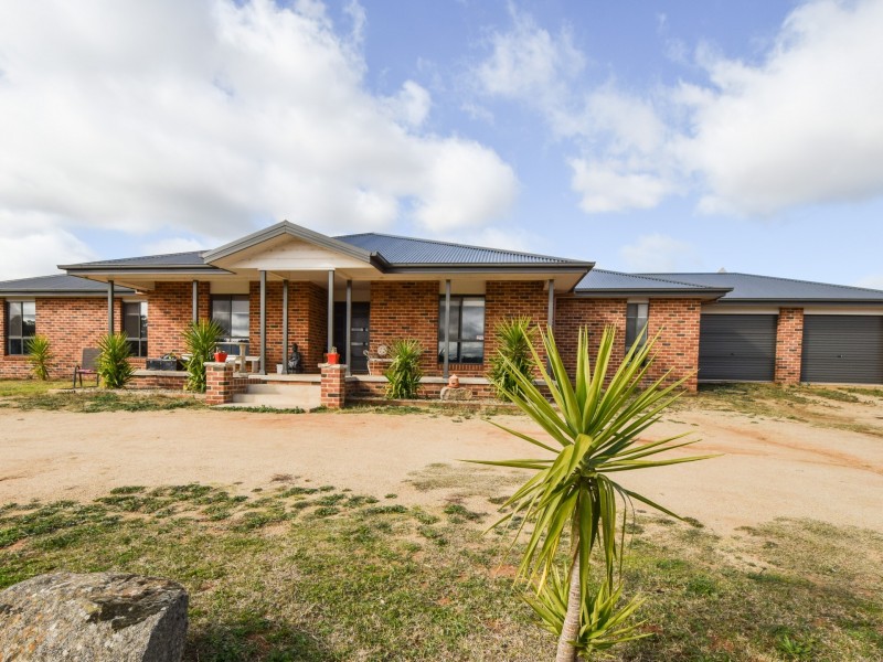 68 Victoria Gully Road, Young NSW 2594