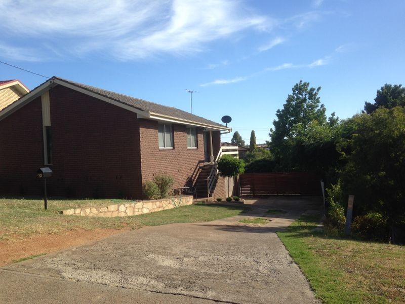 12 Barwang Street, Young NSW 2594