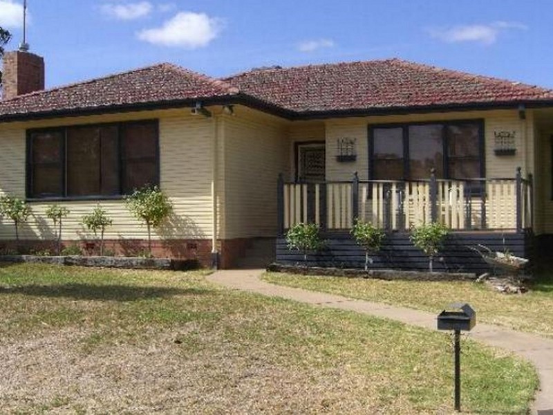 8 Nasmyth Street, Young NSW 2594
