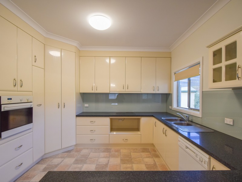 38 Chums Lane, Young NSW 2594