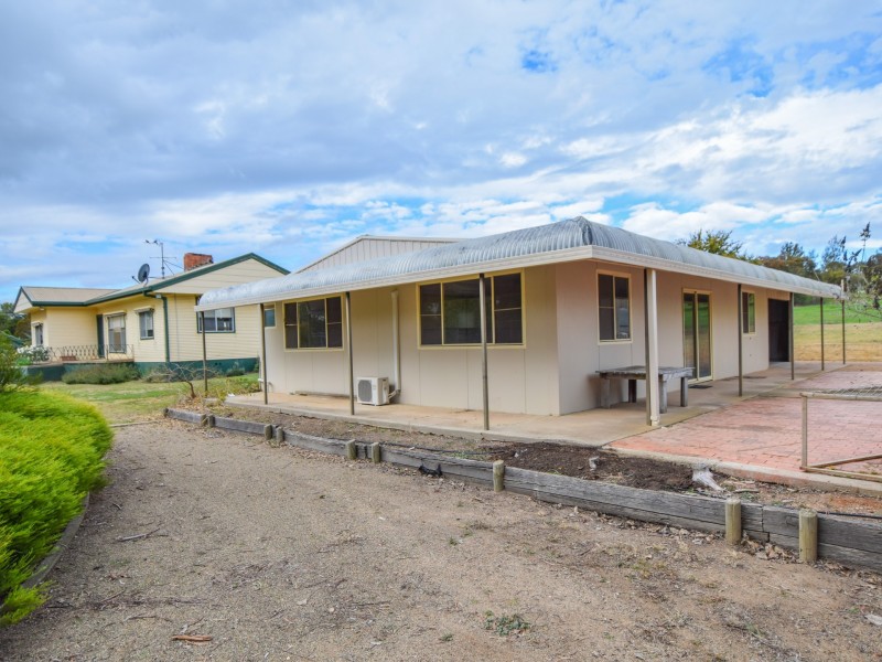 38 Chums Lane, Young NSW 2594