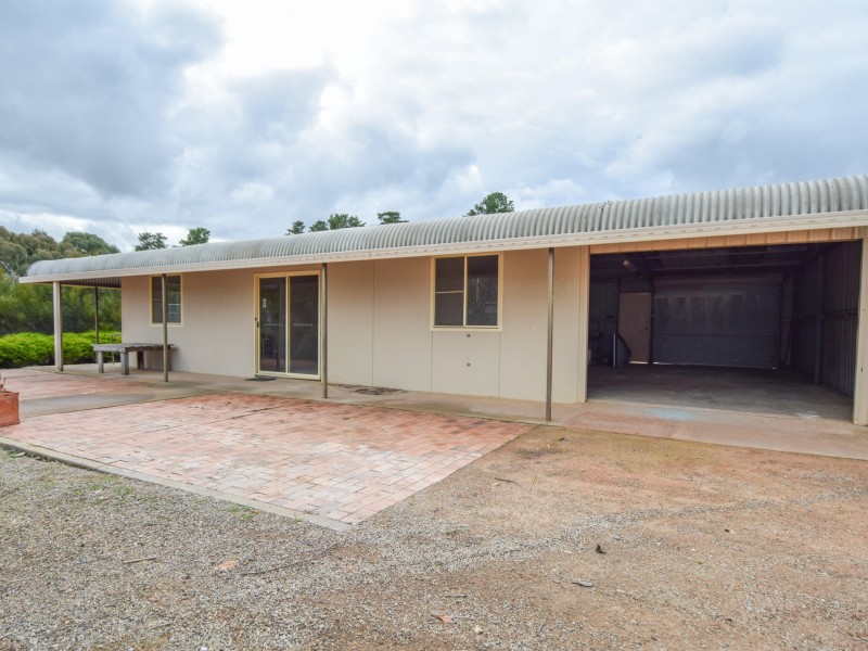 38 Chums Lane, Young NSW 2594