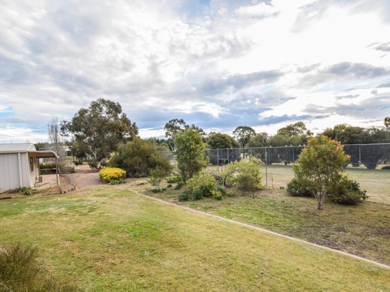 38 Chums Lane, Young NSW 2594