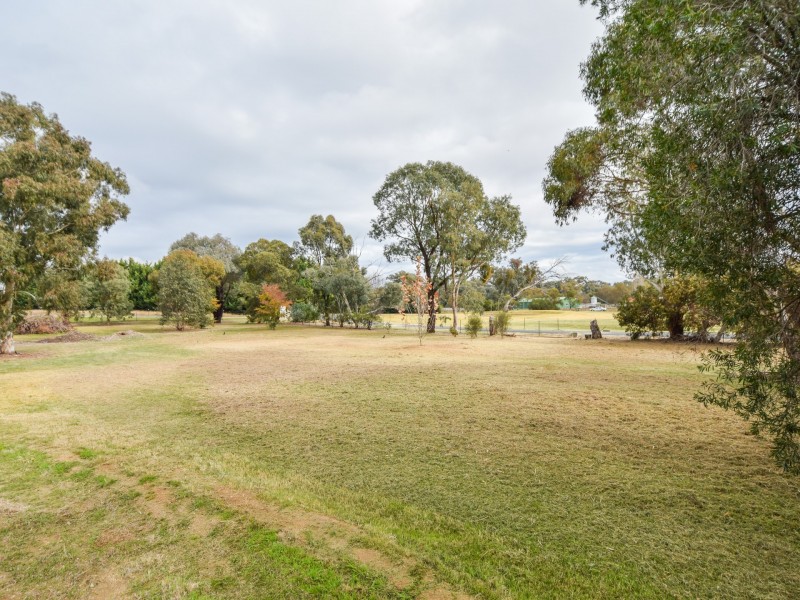 38 Chums Lane, Young NSW 2594