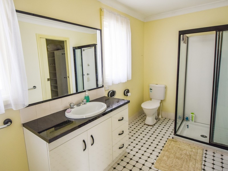 318 Boorowa Street, Young NSW 2594