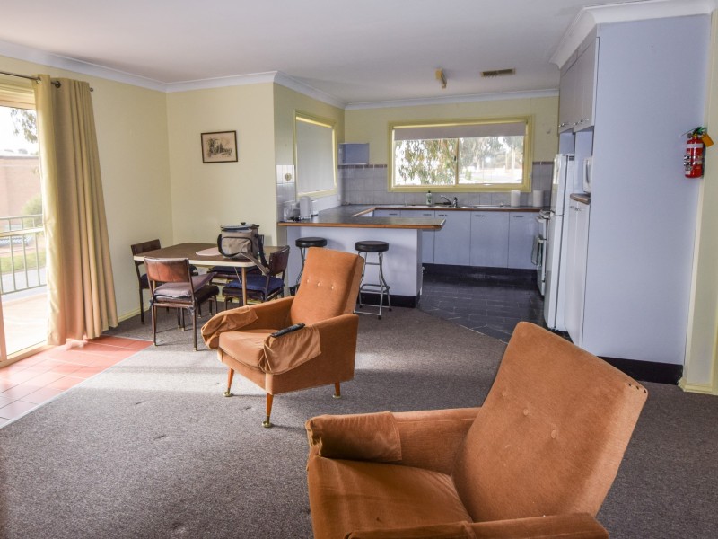 318 Boorowa Street, Young NSW 2594