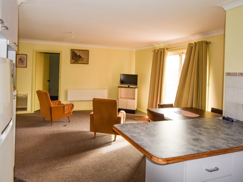 318 Boorowa Street, Young NSW 2594