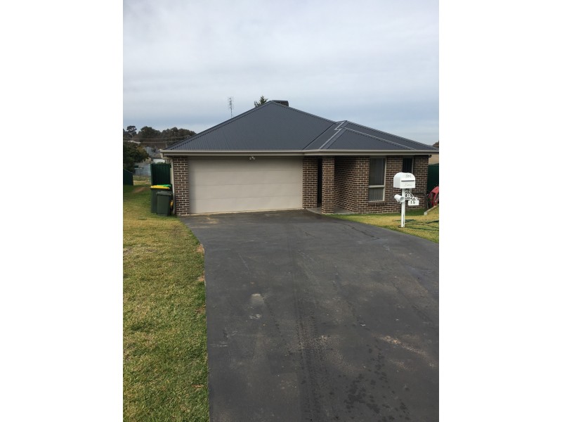15 Molloy Place, Young NSW 2594