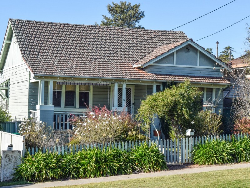74 Thornhill Street, Young NSW 2594