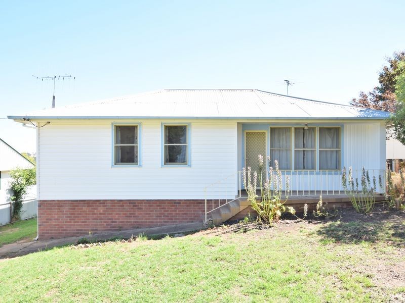 17 Clifton Street, Young NSW 2594