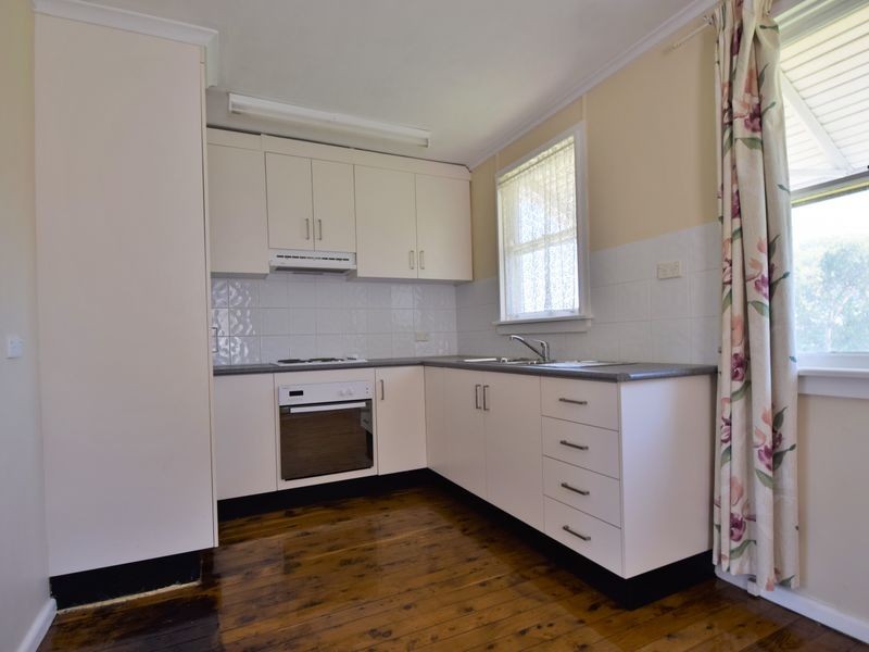 17 Clifton Street, Young NSW 2594