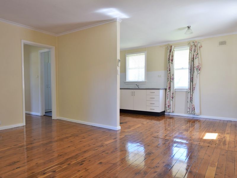 17 Clifton Street, Young NSW 2594