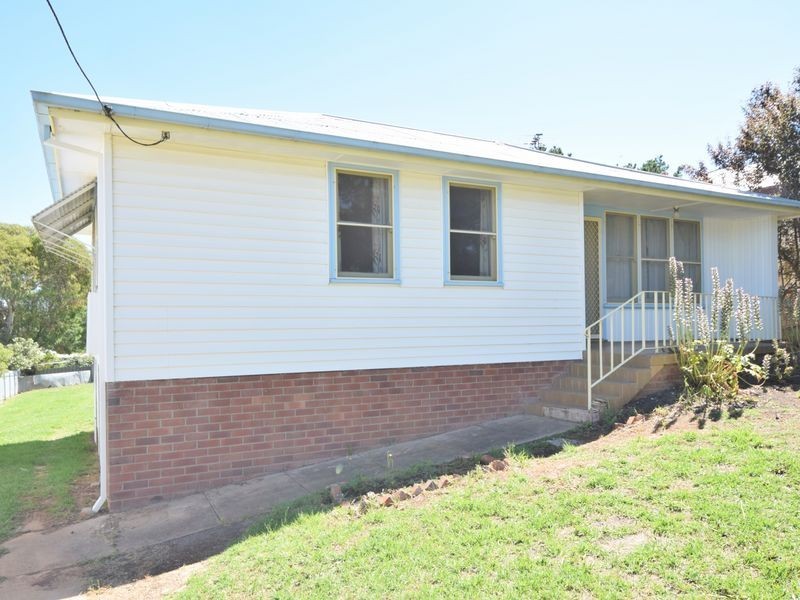 17 Clifton Street, Young NSW 2594