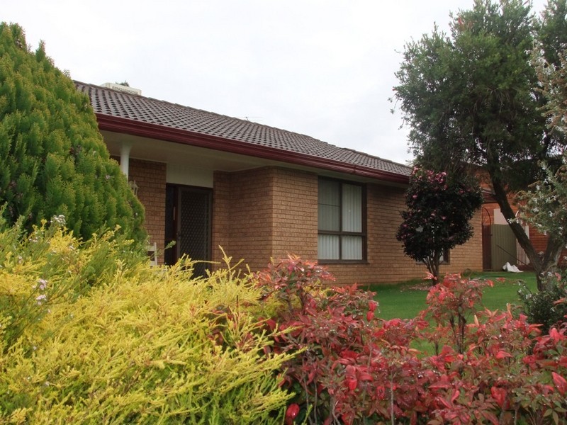 70 Fontenoy Street, Young NSW 2594