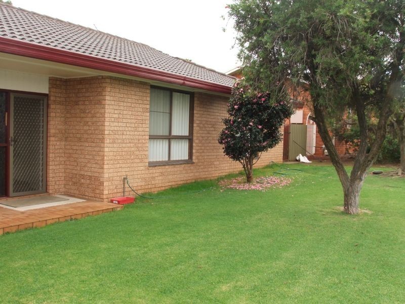 70 Fontenoy Street, Young NSW 2594