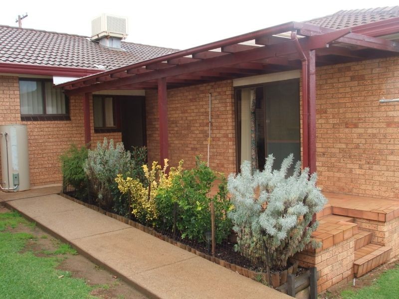 70 Fontenoy Street, Young NSW 2594