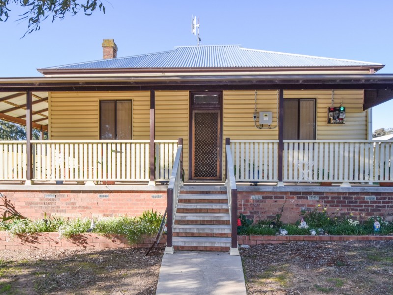 72 Lachlan Street, Young NSW 2594