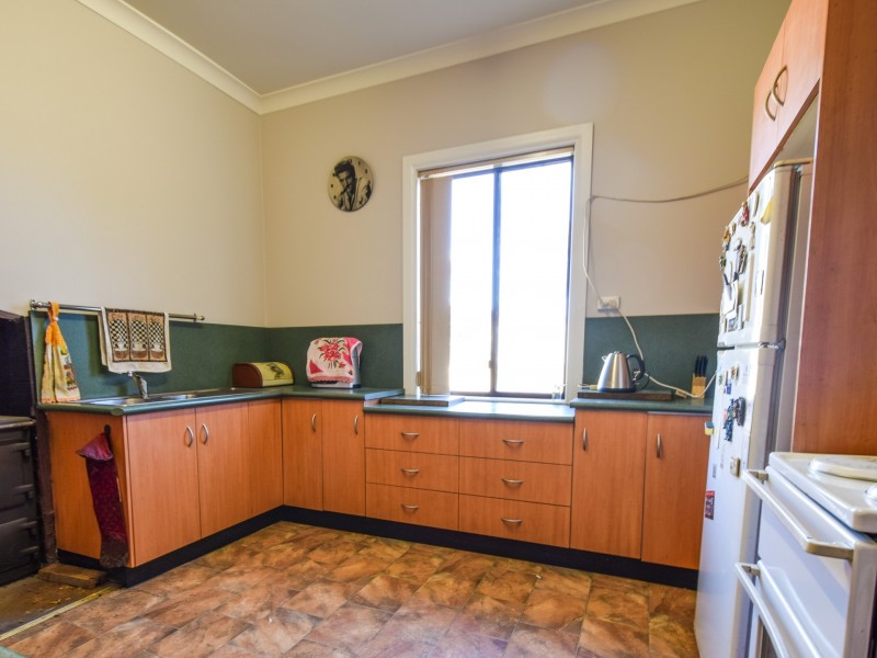 72 Lachlan Street, Young NSW 2594