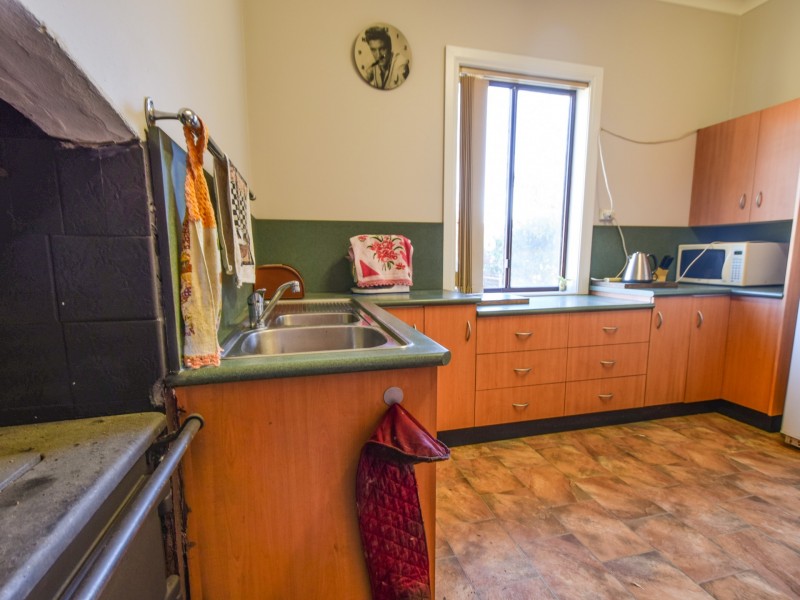 72 Lachlan Street, Young NSW 2594