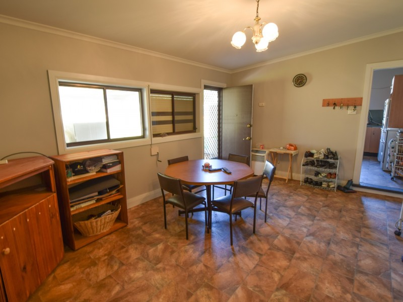 72 Lachlan Street, Young NSW 2594