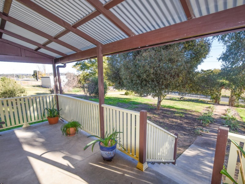 72 Lachlan Street, Young NSW 2594