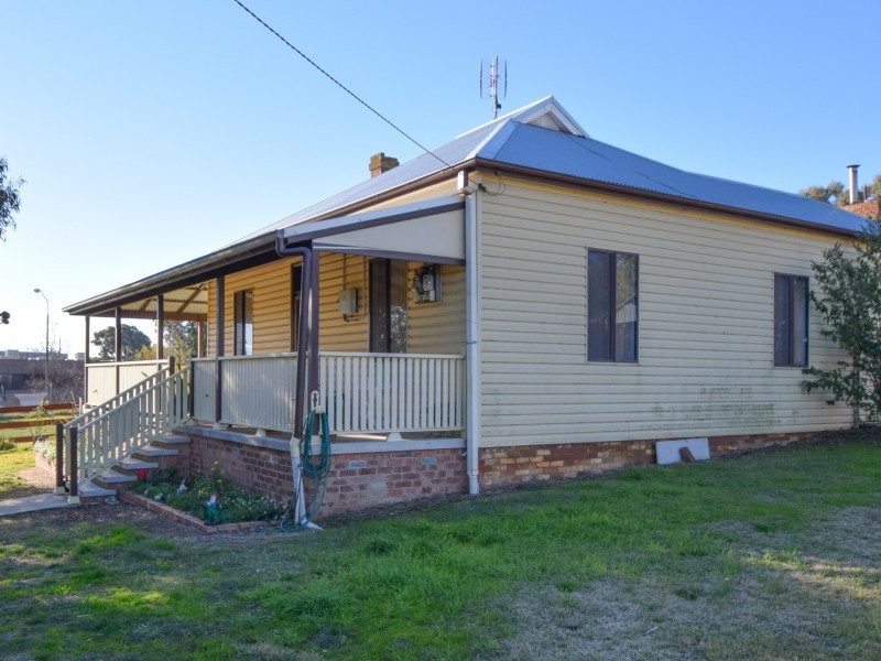 72 Lachlan Street, Young NSW 2594