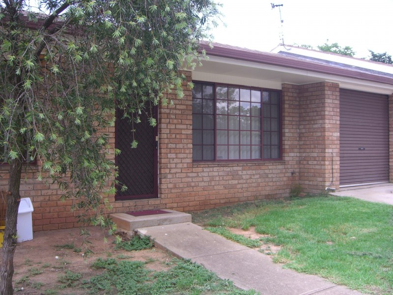 4/17 Miro St, Young NSW 2594