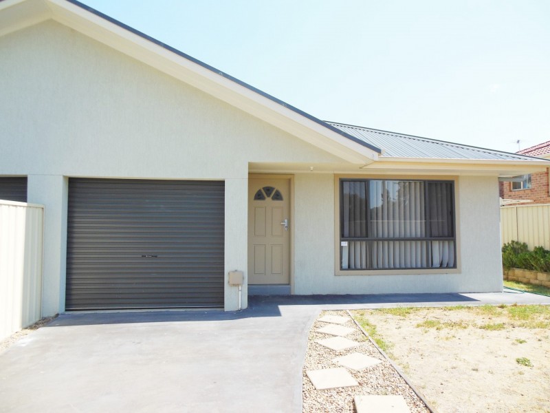 7 Trafalgar St, Young NSW 2594