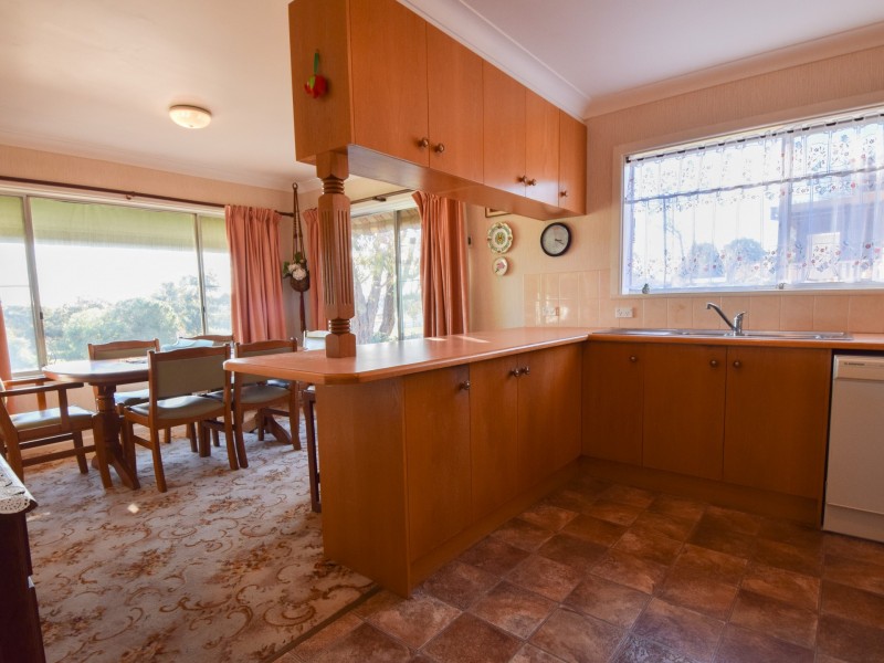 9 Watson Street, Young NSW 2594