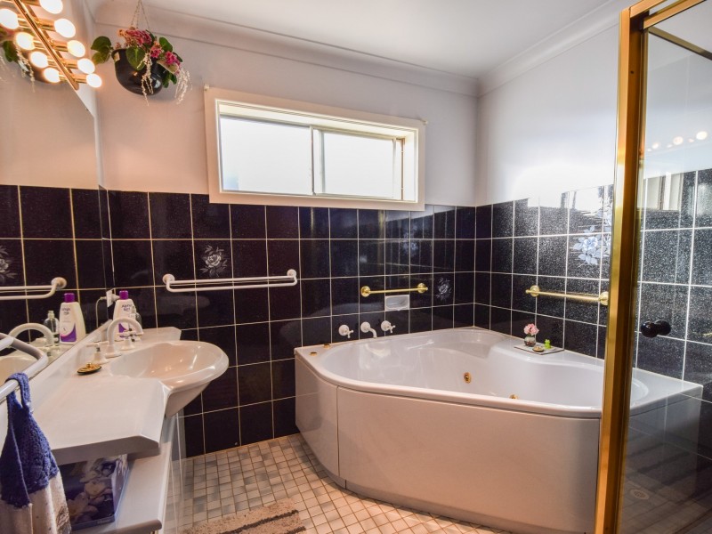 9 Watson Street, Young NSW 2594