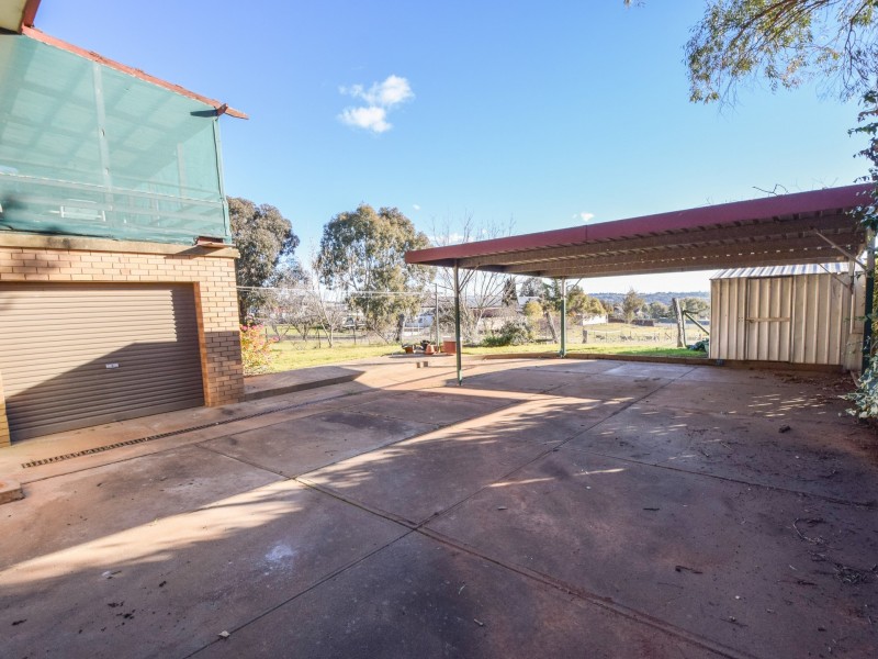 9 Watson Street, Young NSW 2594