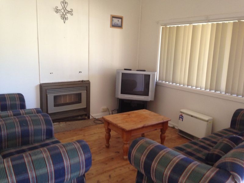 18 Yass Street, Young NSW 2594