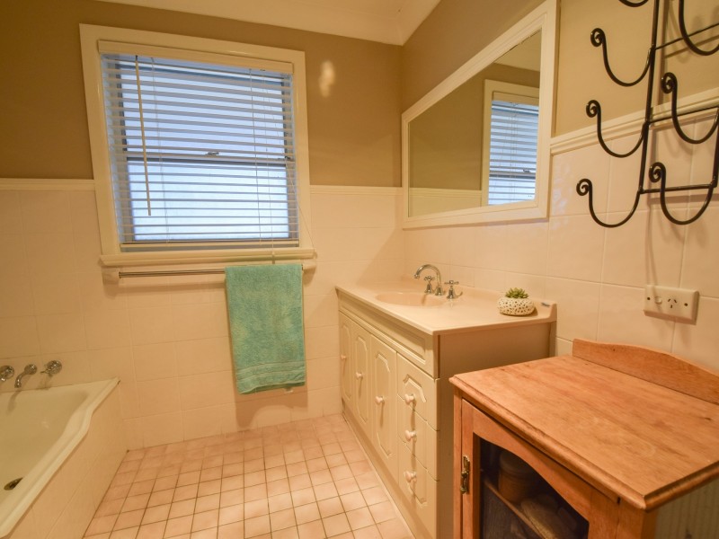 63 Hills Street, Young NSW 2594