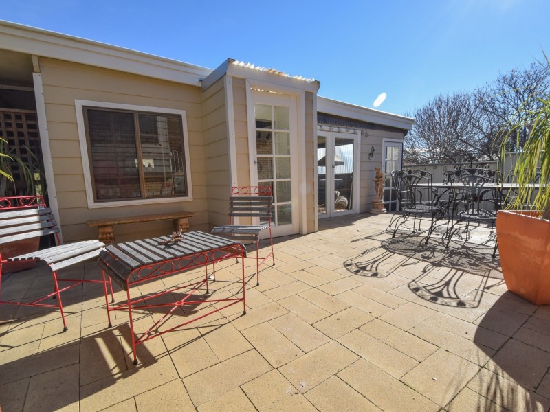 63 Hills Street, Young NSW 2594